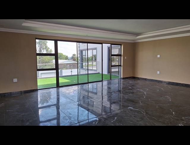 6 BEDROOM HOUSE FOR SALE IN RIVERSDALE